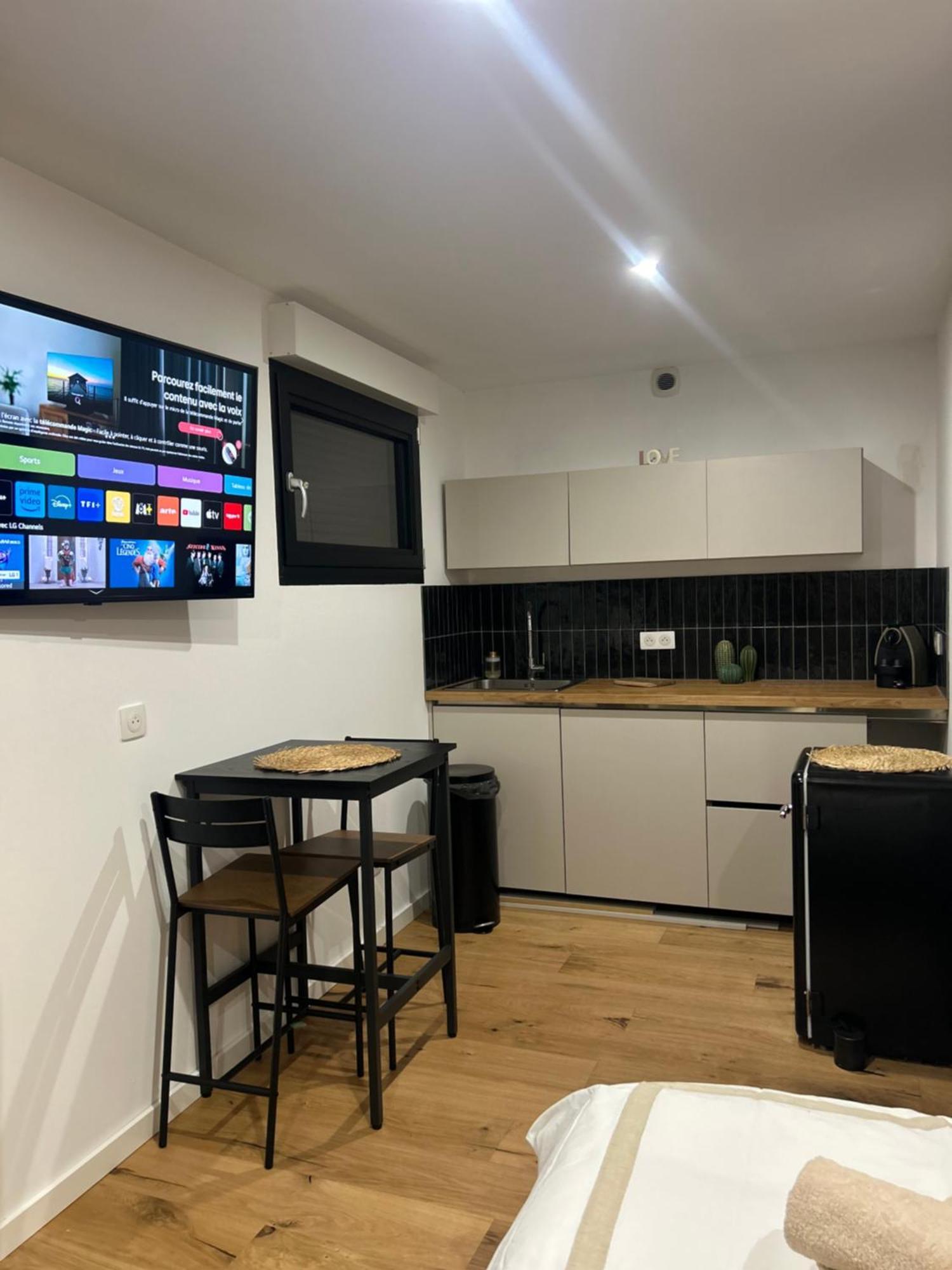 Studio Prestige Avec Terrasse Le Chene Dore Au Coeur Du Centre Touristique Cite Des Loisirs 200 M Du Galaxie,Face Au Snowworld Parking Gratuit Privatif Amnéville Dış mekan fotoğraf